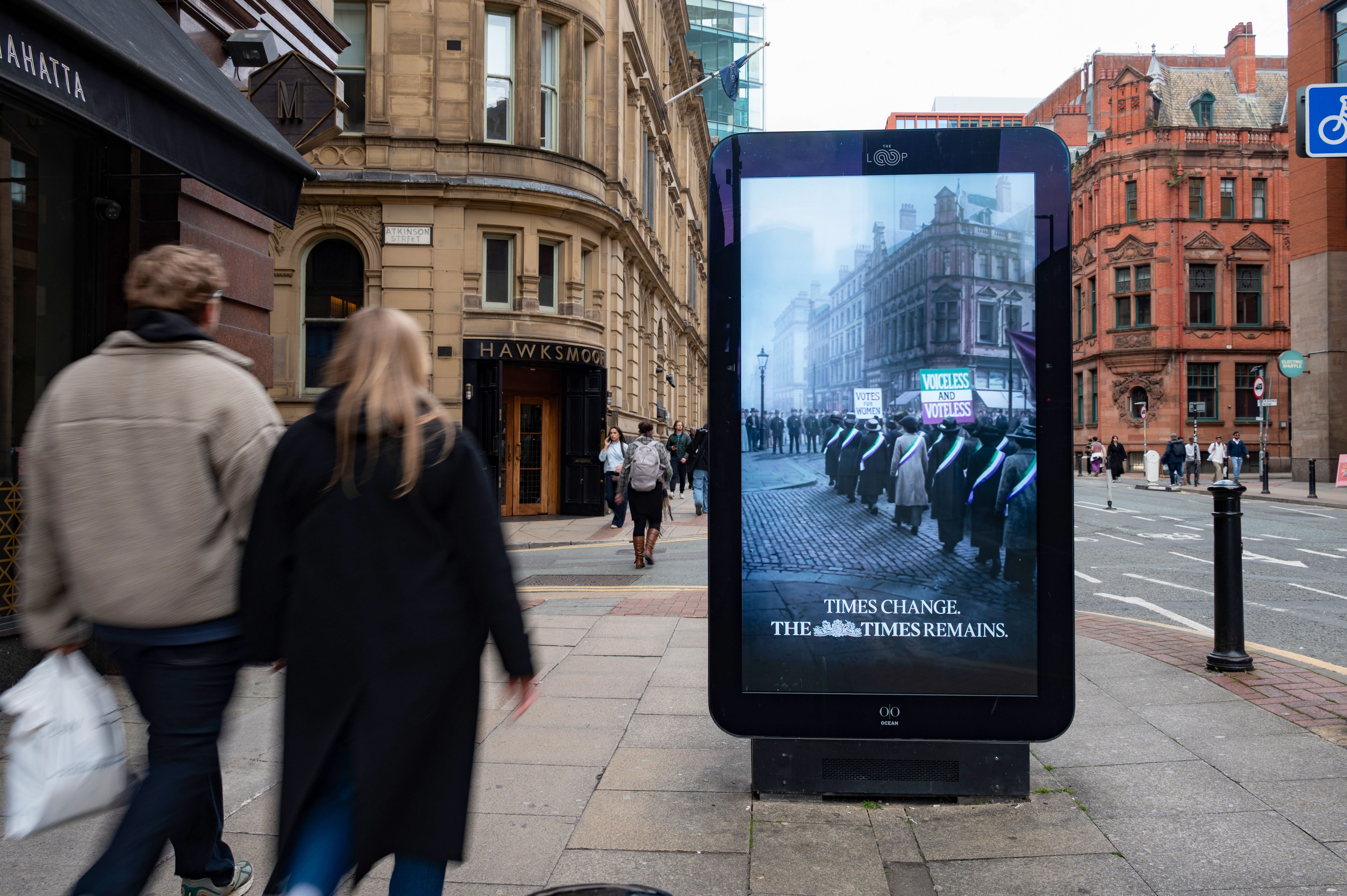 Historical windows DOOH experience